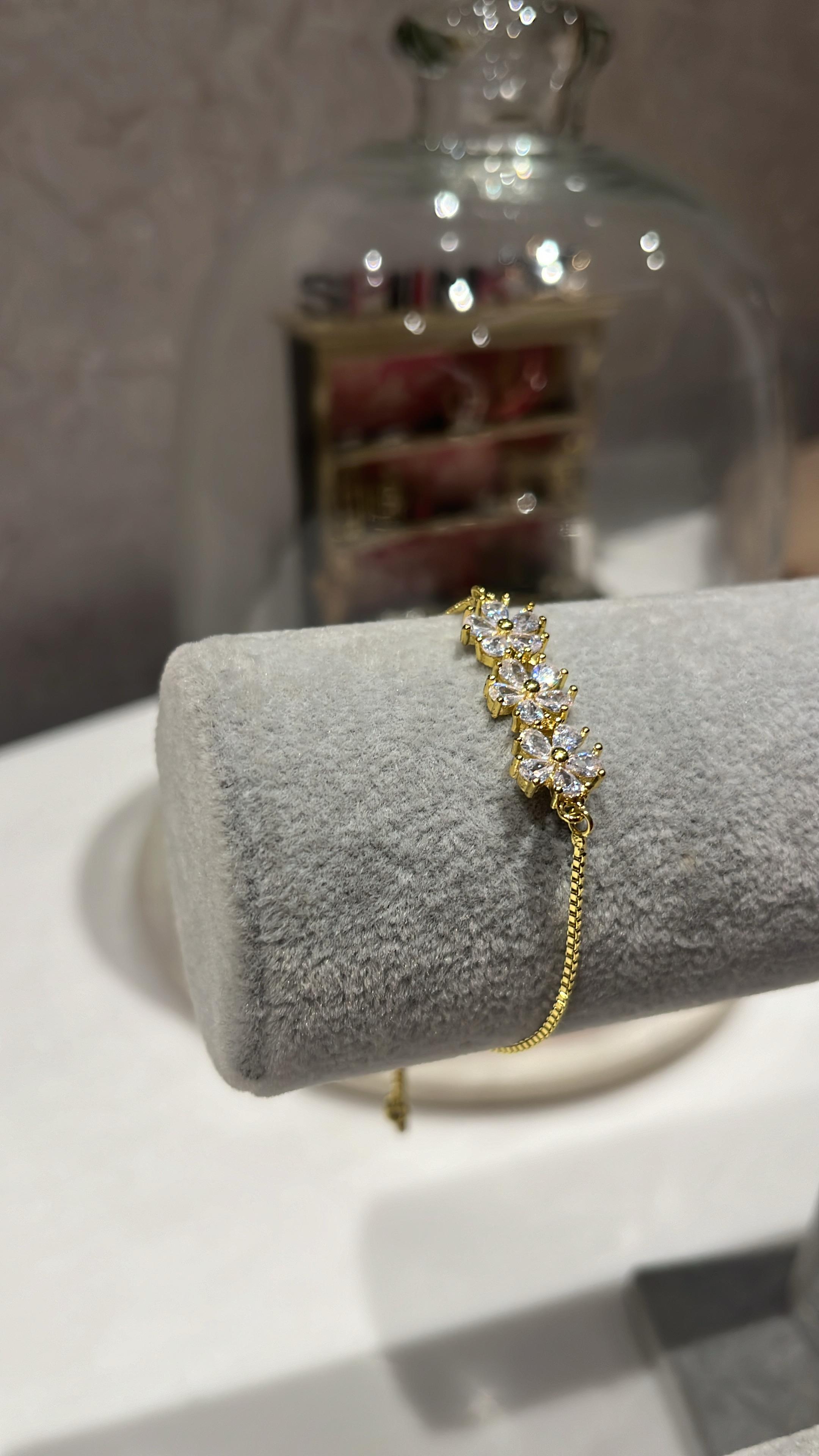 Daisy Gleam Floral Adjustable Bracelet